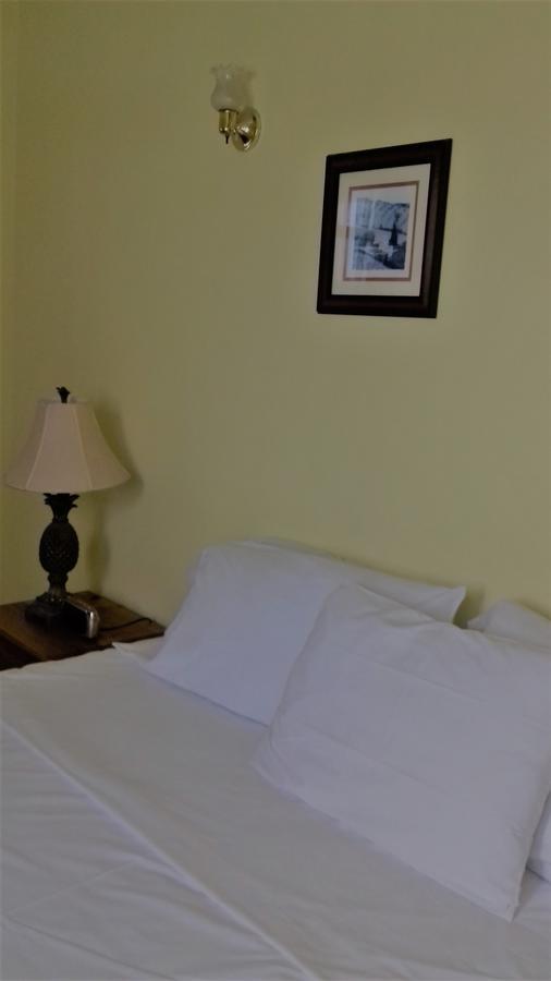 Paige Pond Country Inn St. John's Buitenkant foto
