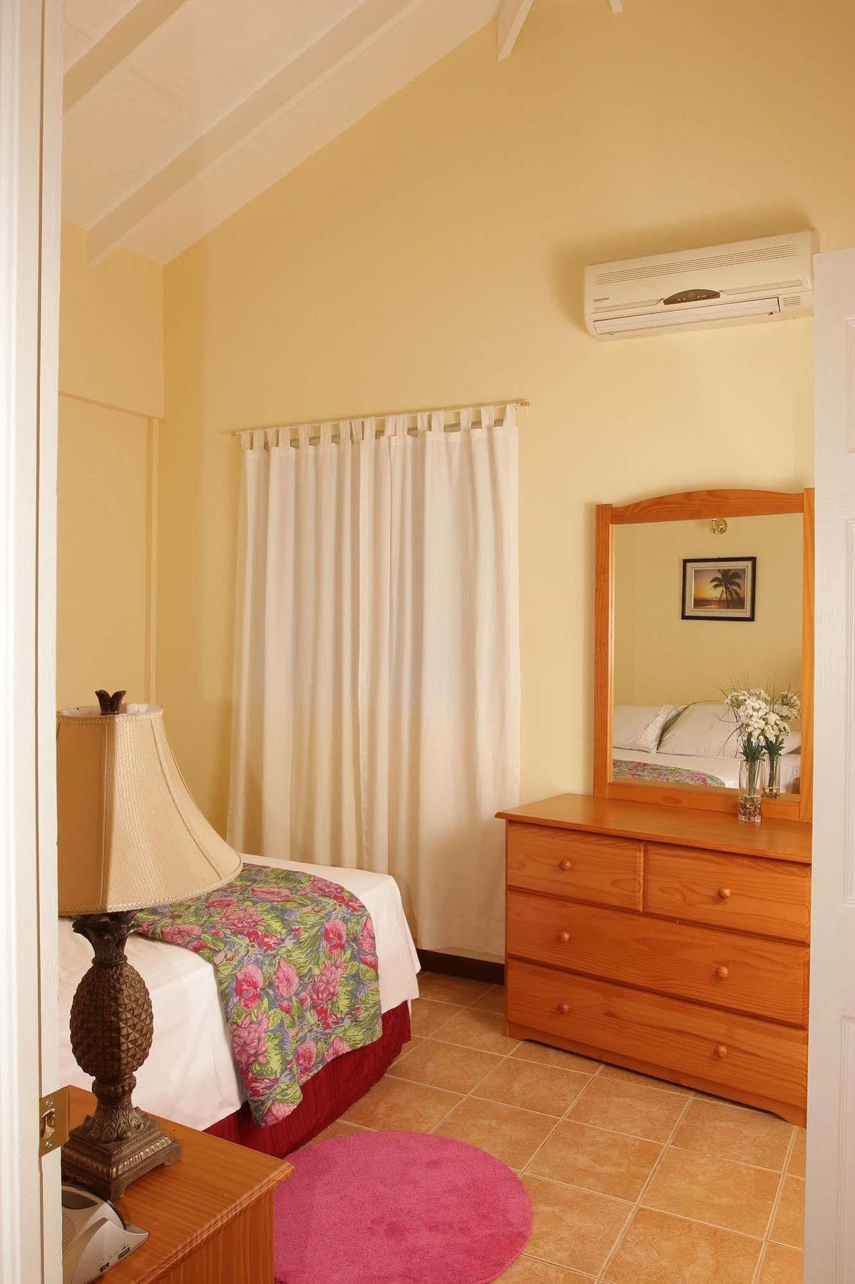 Paige Pond Country Inn St. John's Buitenkant foto
