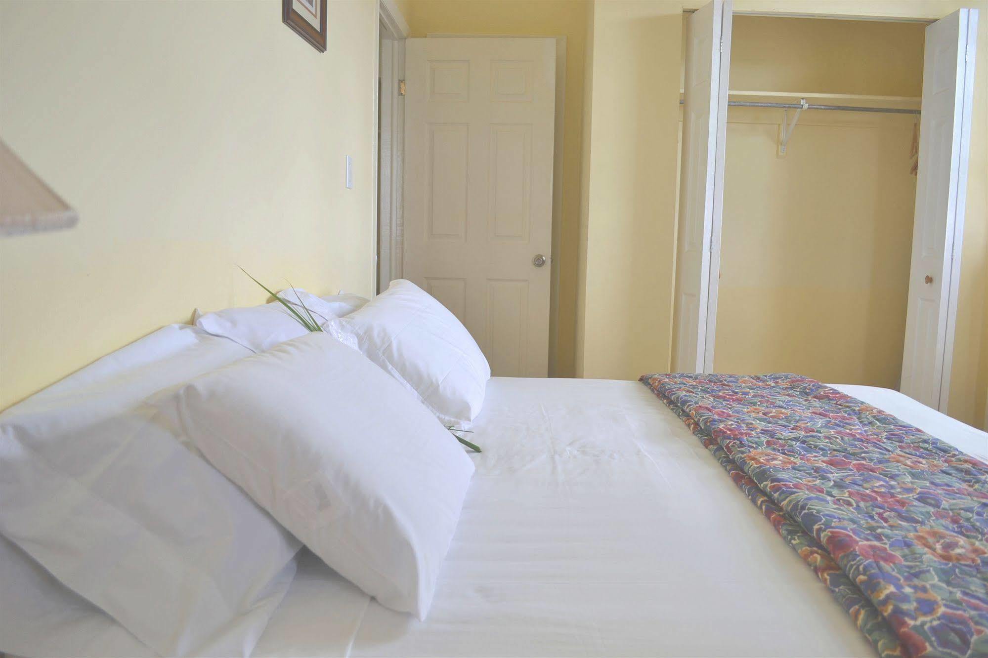Paige Pond Country Inn St. John's Buitenkant foto